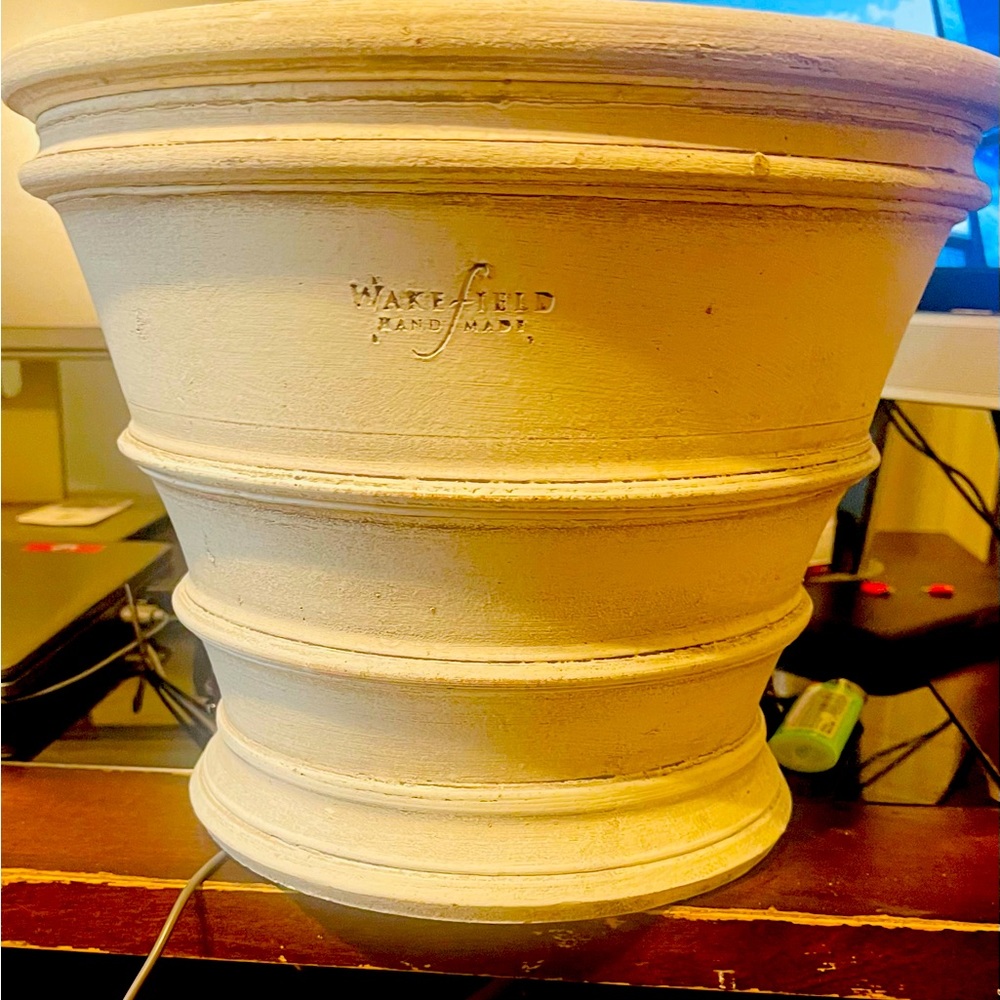 Beautiful wakefeild pot#6